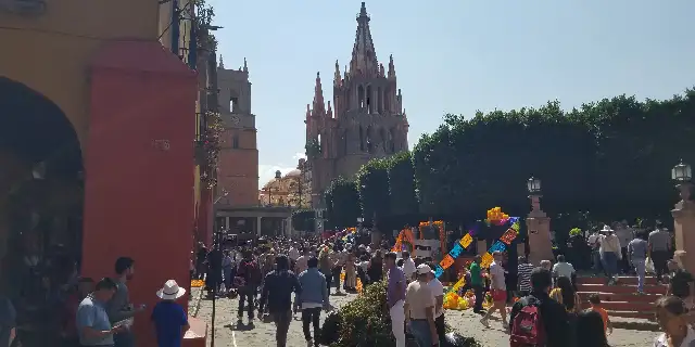 book-talk-and-reading Image